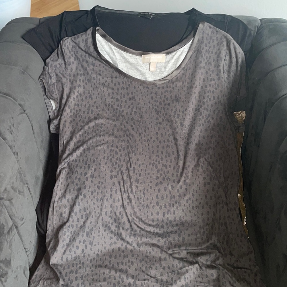 Banana Republic Gray Short Sleeve Tee with Subtle Spot Print